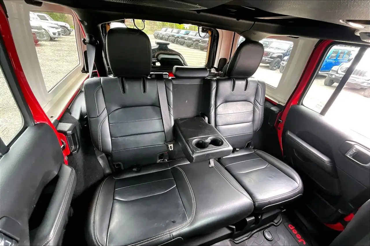 Jeep Wrangler снимка Jeep Wrangler