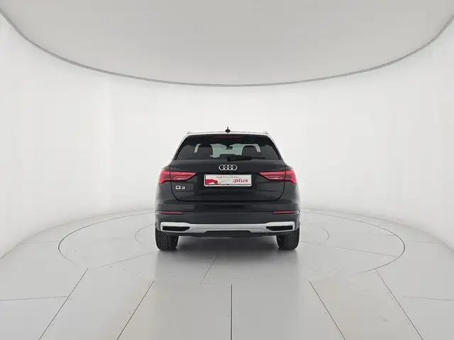 Audi Q3 view 4