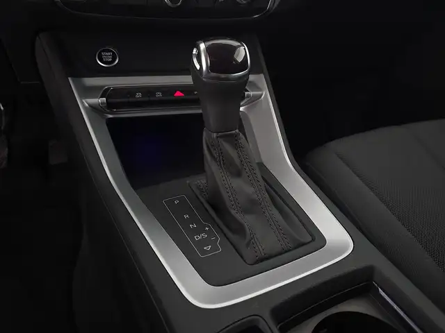 Audi Q3 view 12