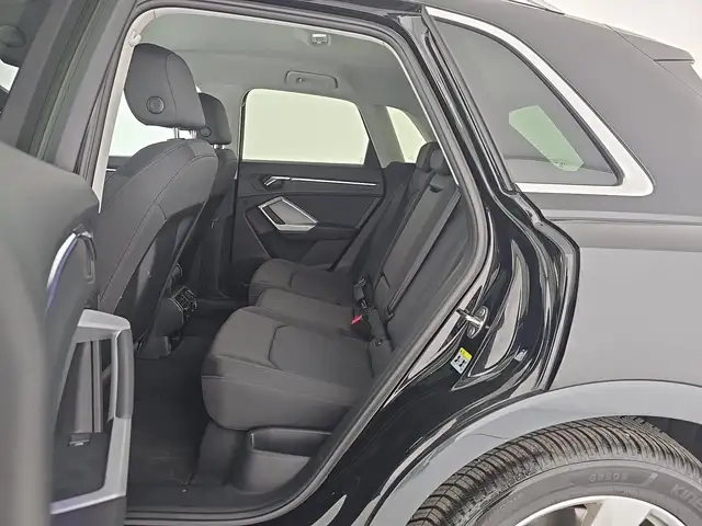 Audi Q3 view 10