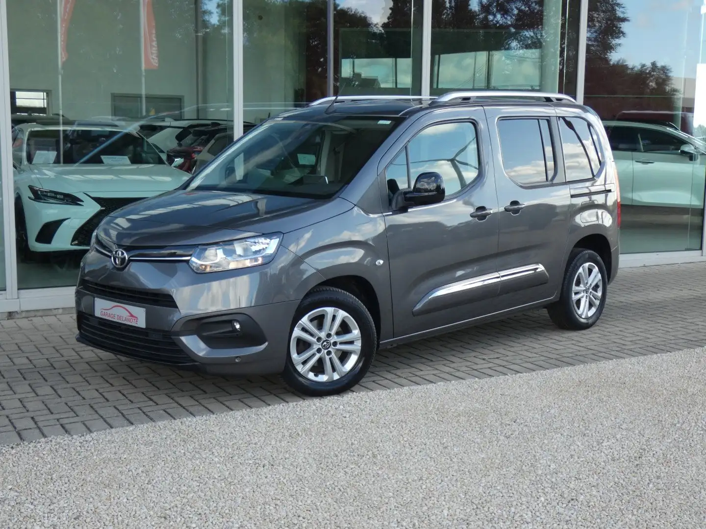 Toyota Proace City Verso 1.2i MPV +GPS +CAMERA +KEYLESS Šedá - 2