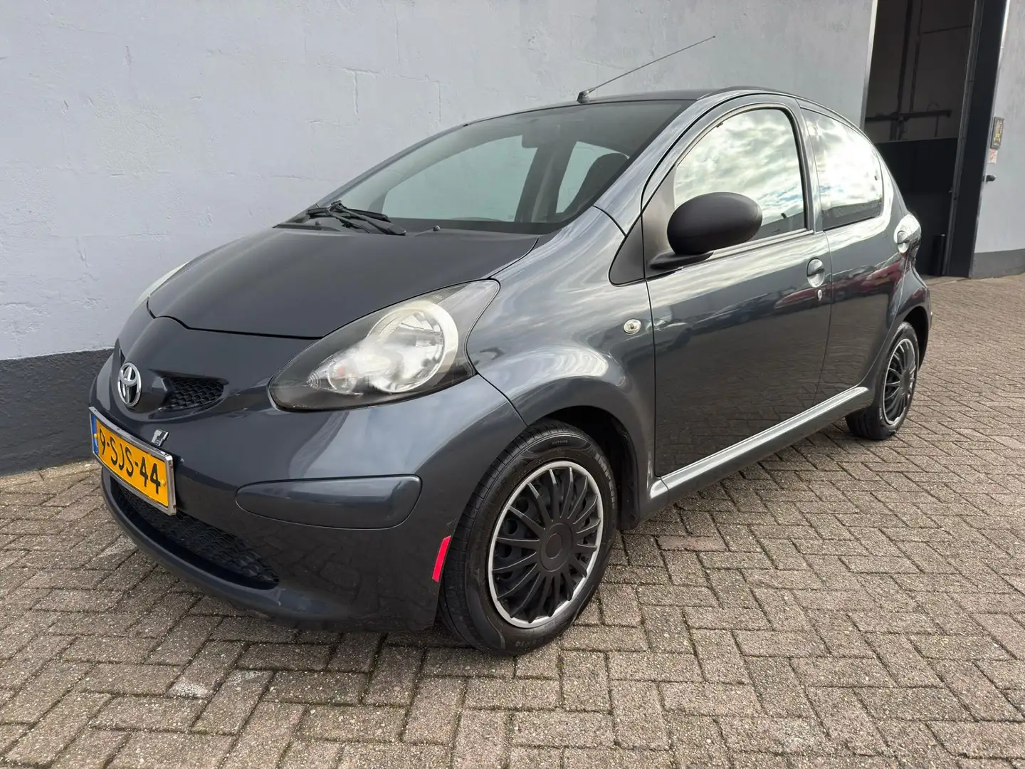 Toyota Aygo 1.0-12V 5-Deurs - Airco Gris - 1