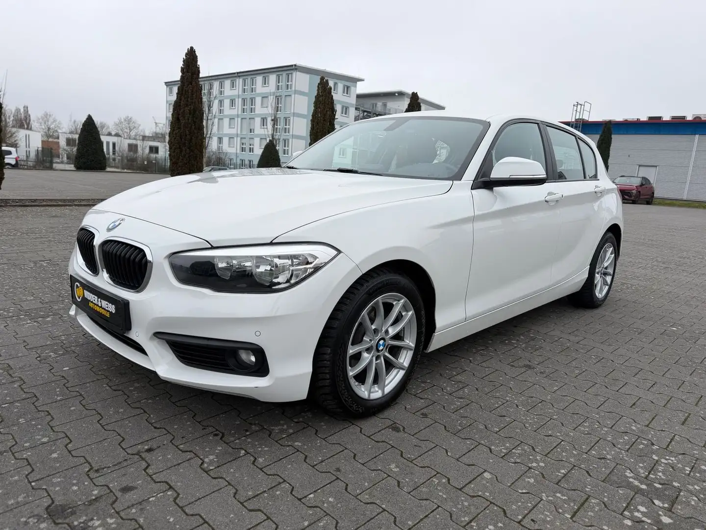 BMW 118 i Advantage Weiß - 1