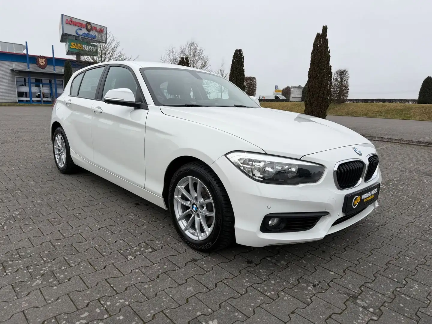 BMW 118 i Advantage Weiß - 2