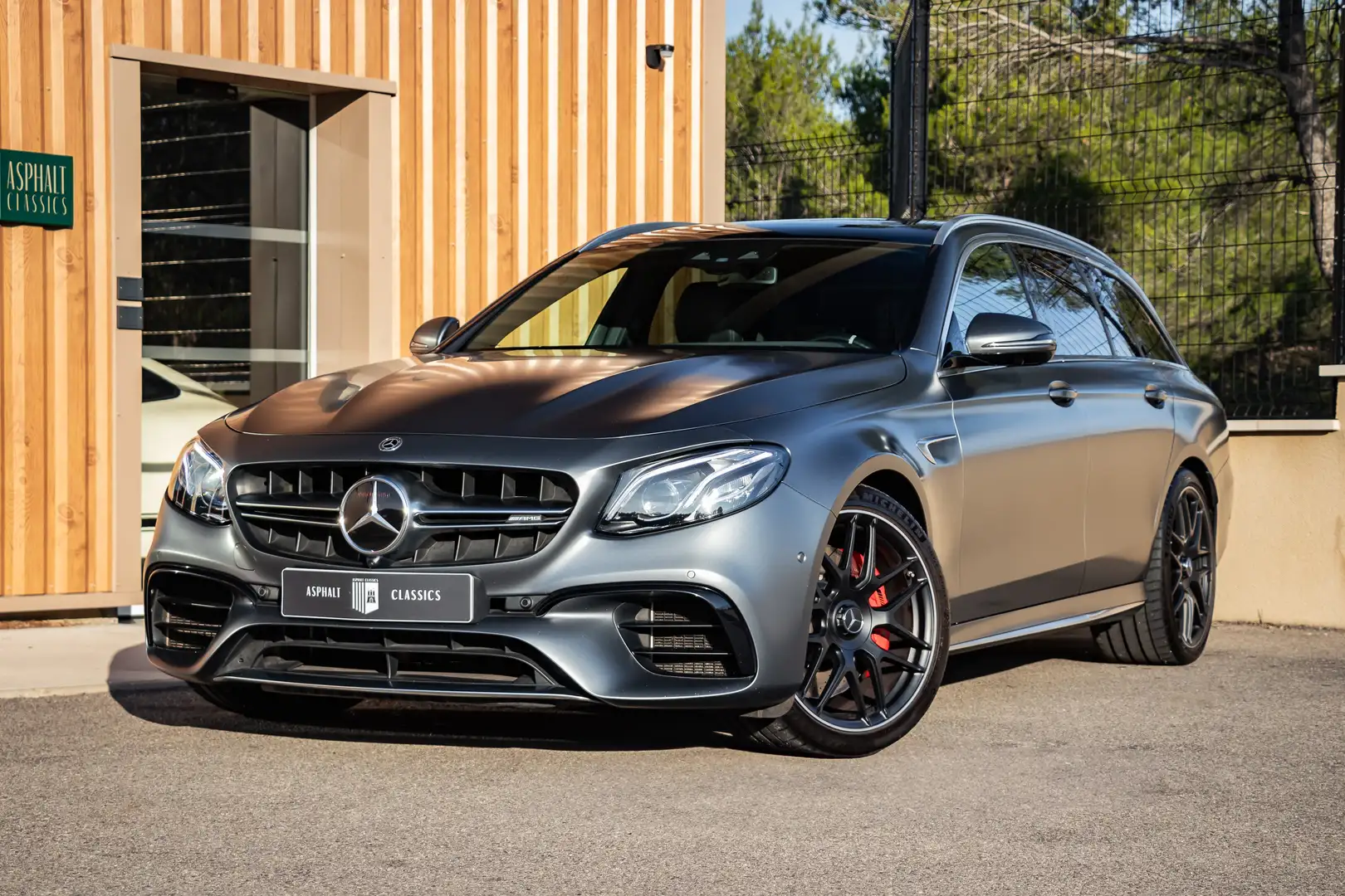 Mercedes-Benz E 63 AMG S Break Gris - 1