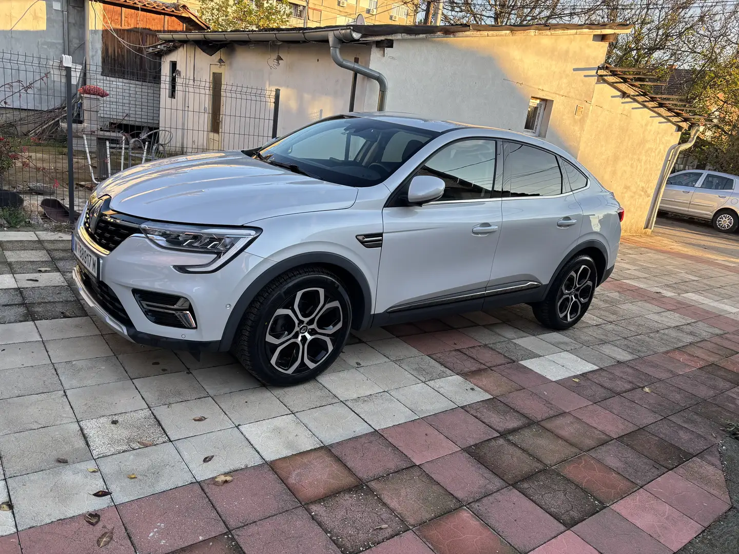 Renault Arkana intense 1.3 tce 140 edc Weiß - 2