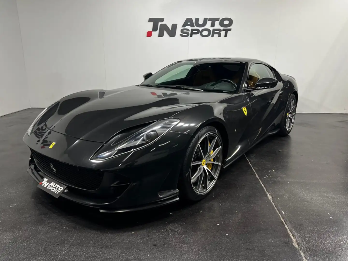 Ferrari 812 Superfast Rot - 1