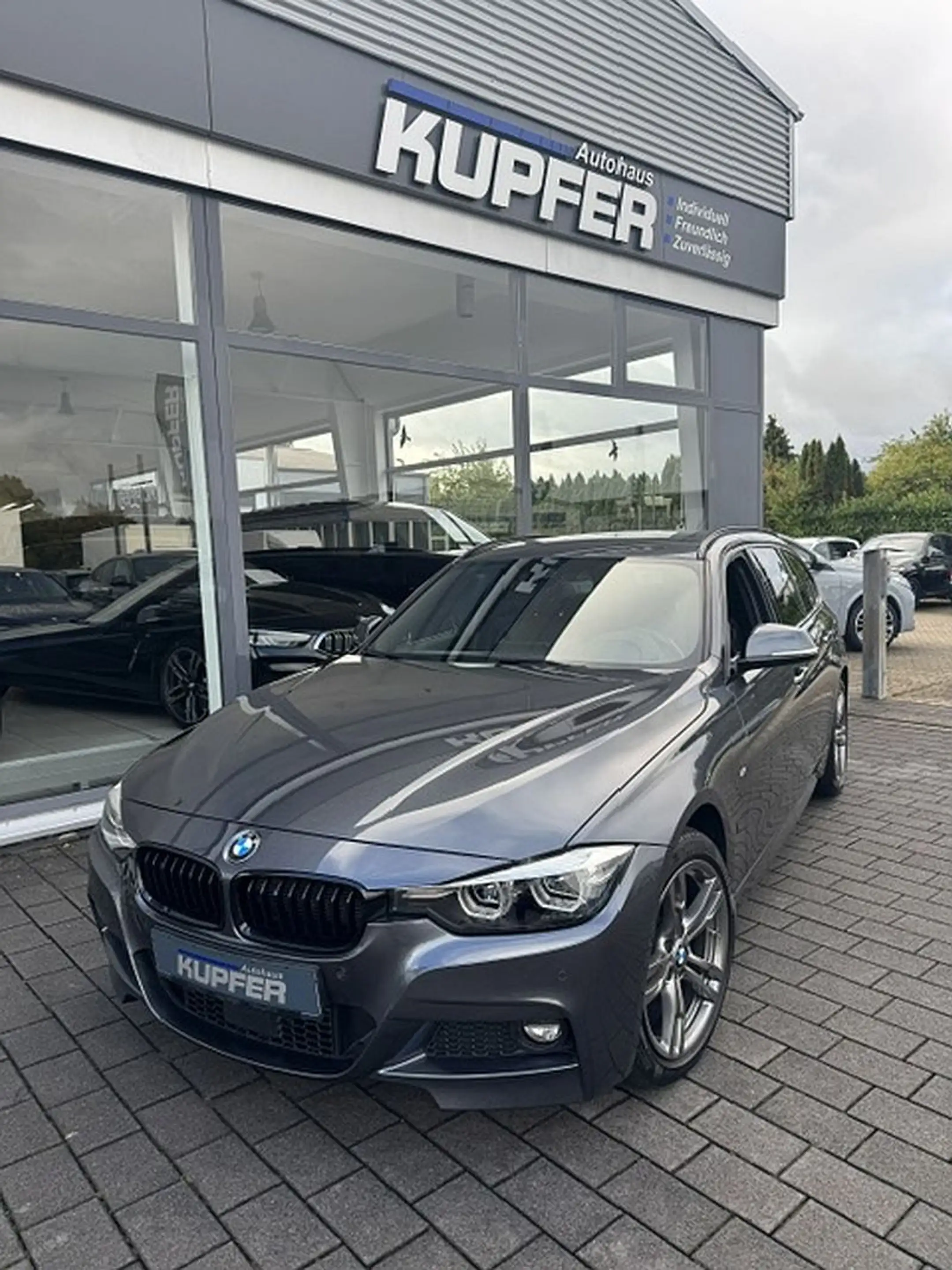 BMW 320 d xDrive Touring M Sport Shadow