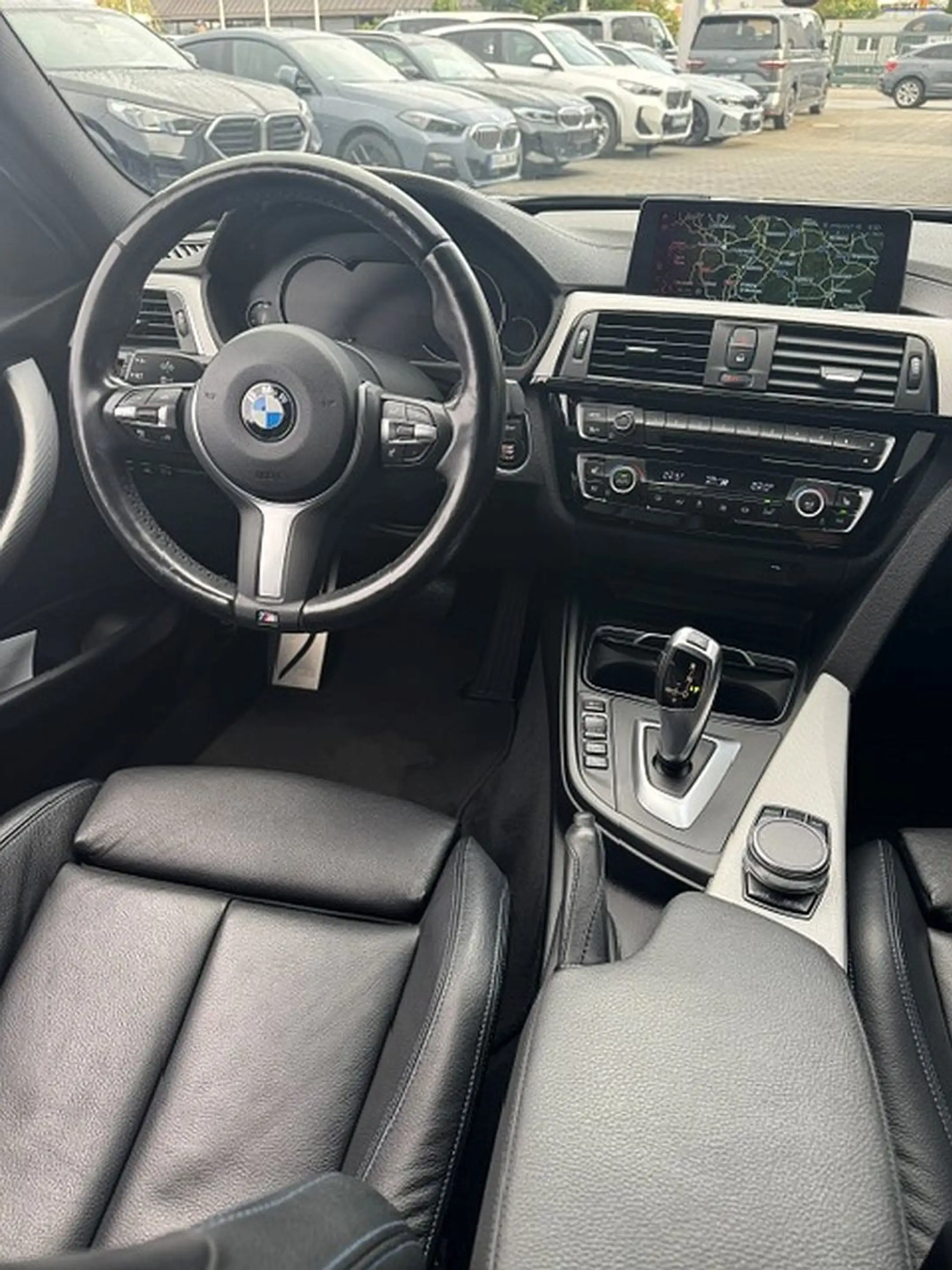 BMW 320 d xDrive Touring M Sport Shadow — photo 6