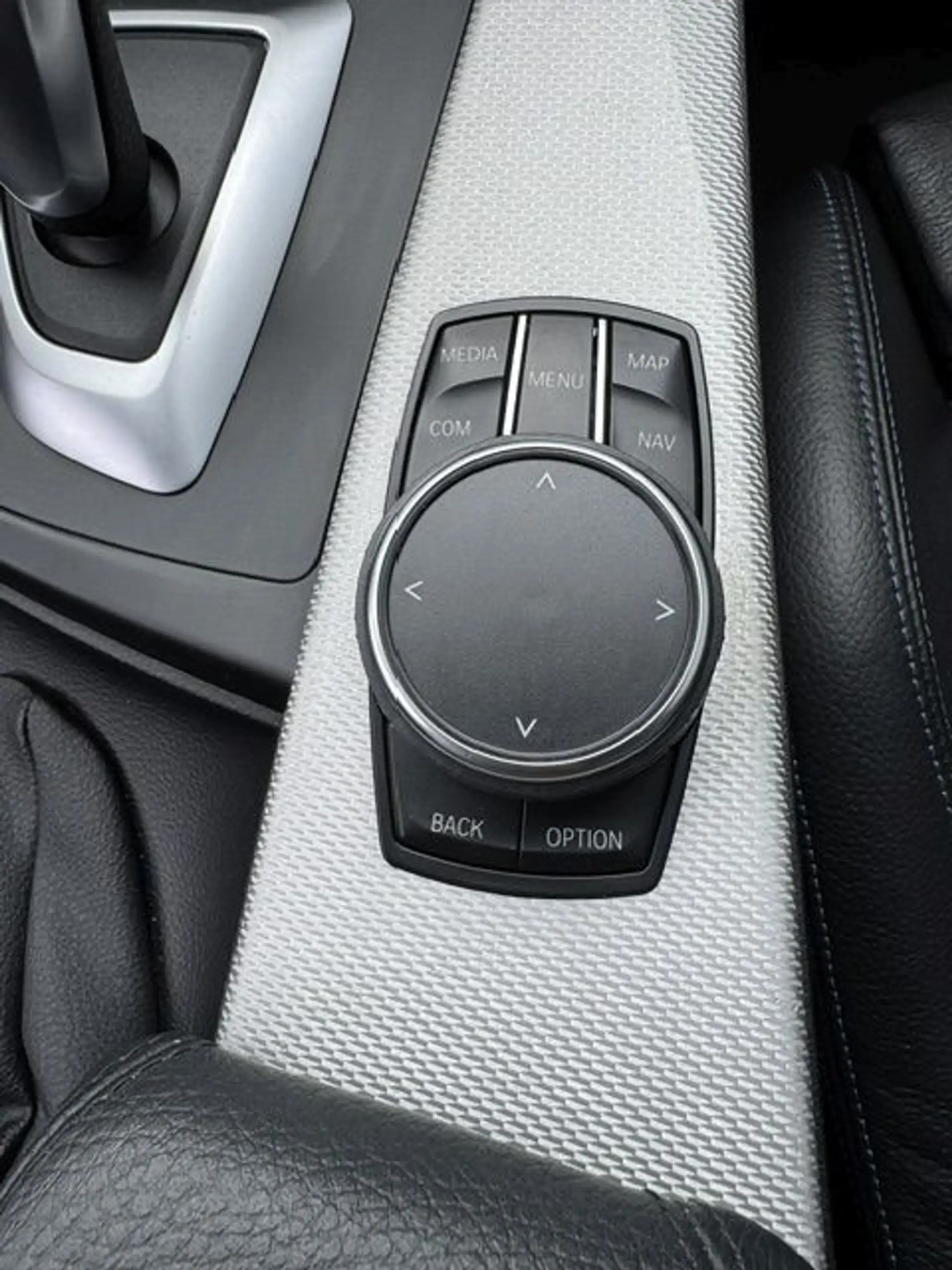 BMW 320 d xDrive Touring M Sport Shadow — photo 11