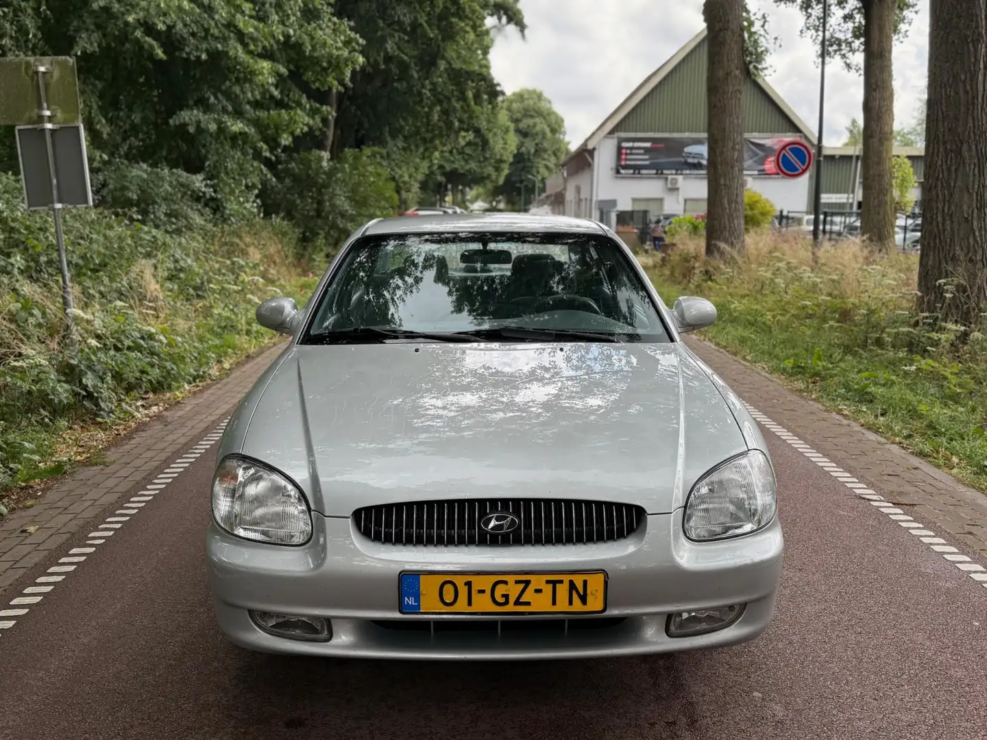 Hyundai SONATA 2.5i-24V V6 GLS INVALIDEVOERTUIG! HANDGAS EN REM ! Grijs - 2