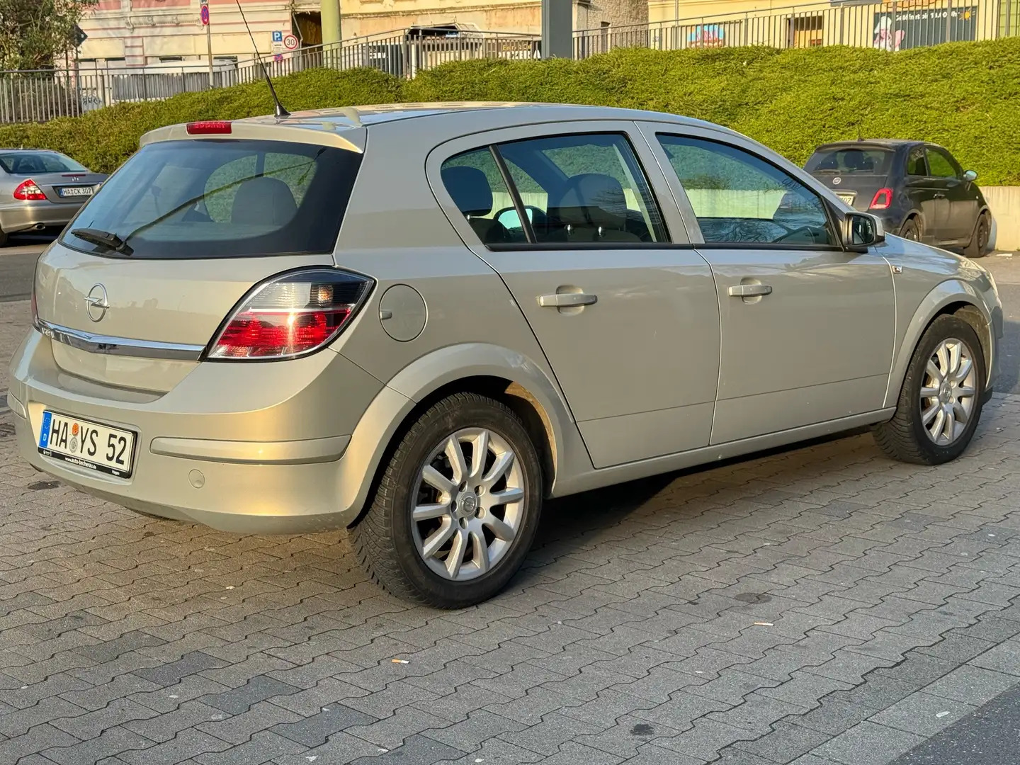 Opel Astra Edition Бежевий - 2