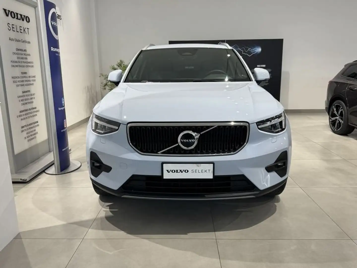 Volvo XC40 B3 automatico Core Blu/Azzurro - 2