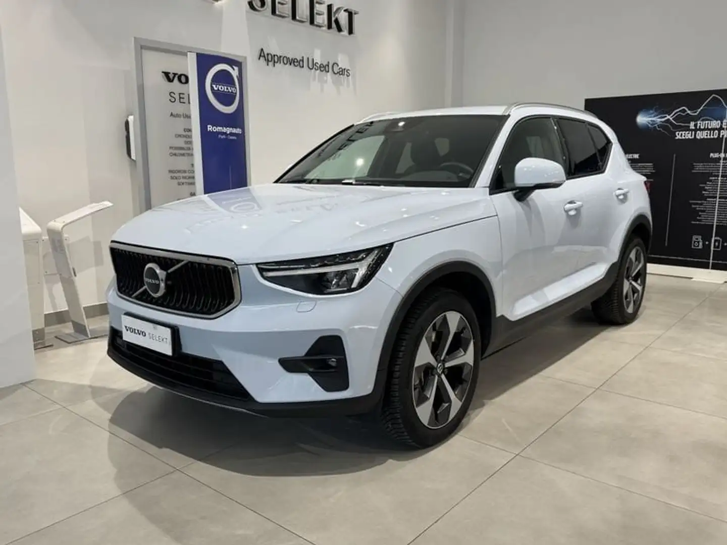 Volvo XC40 B3 automatico Core Blu/Azzurro - 1