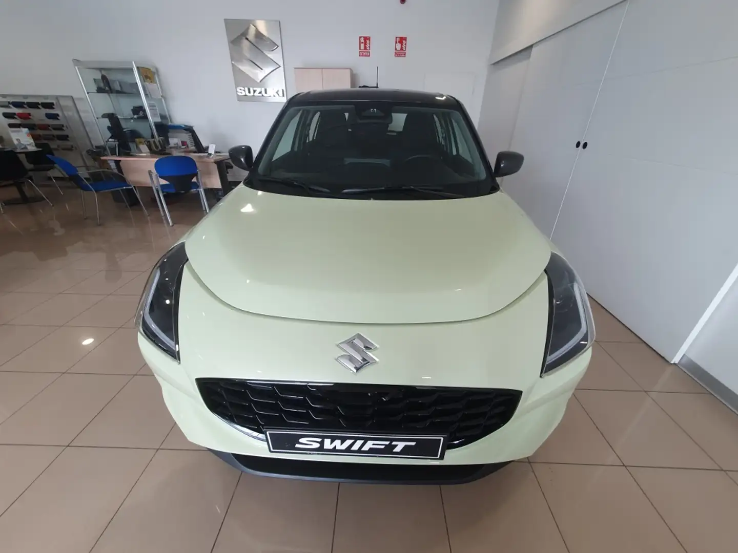 Suzuki Swift 1.2 Mild Hybrid S1 Verde - 1
