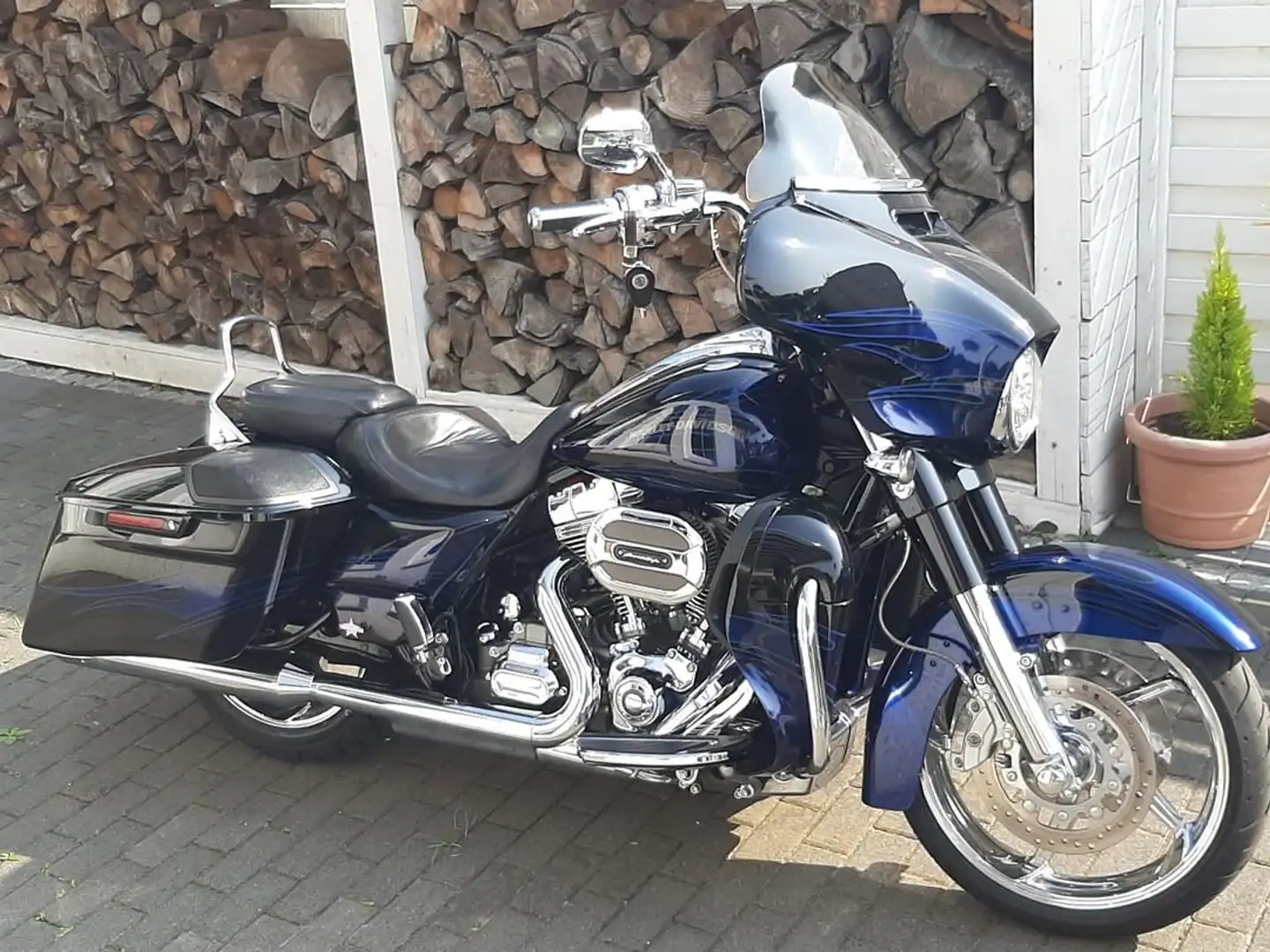 Harley-Davidson Street Glide CVO Screaming Eagle - 1