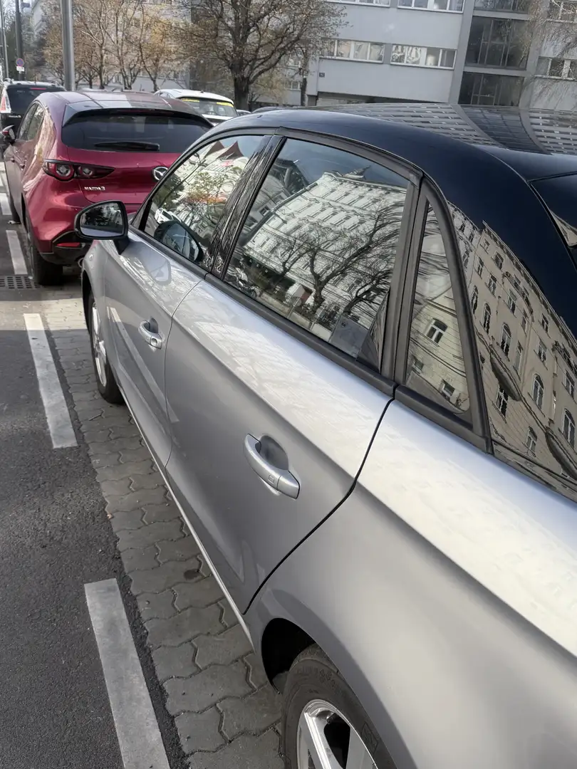 Audi A1 SB 1,0 TFSI S-tronic Silber - 2