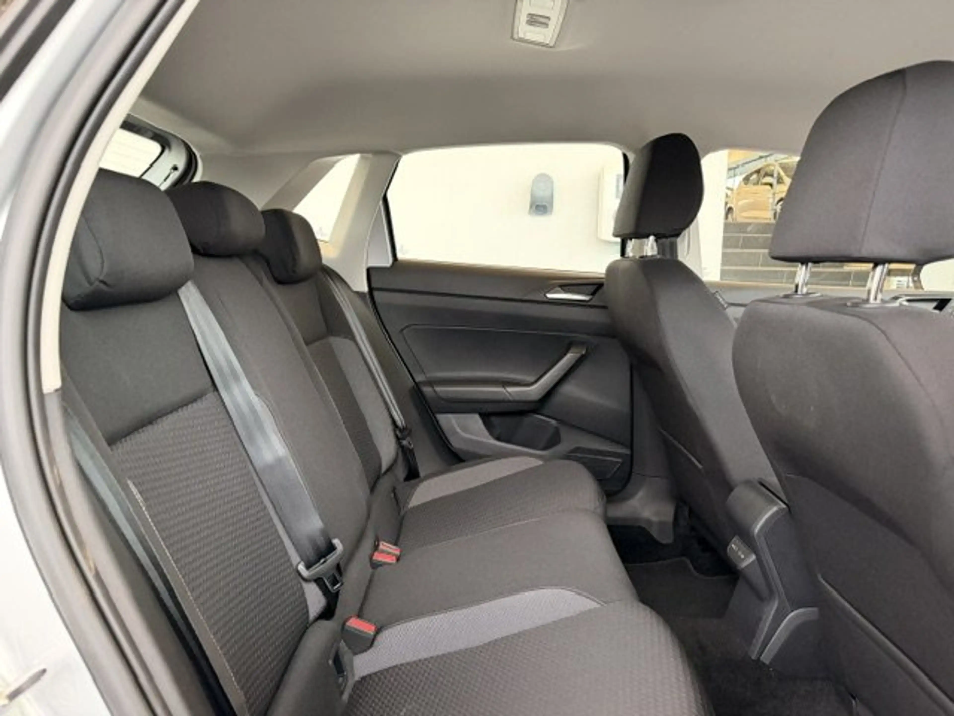 Volkswagen Polo LIFE BENZINE MET SLECHTS 33000KM!!!! — photo 9