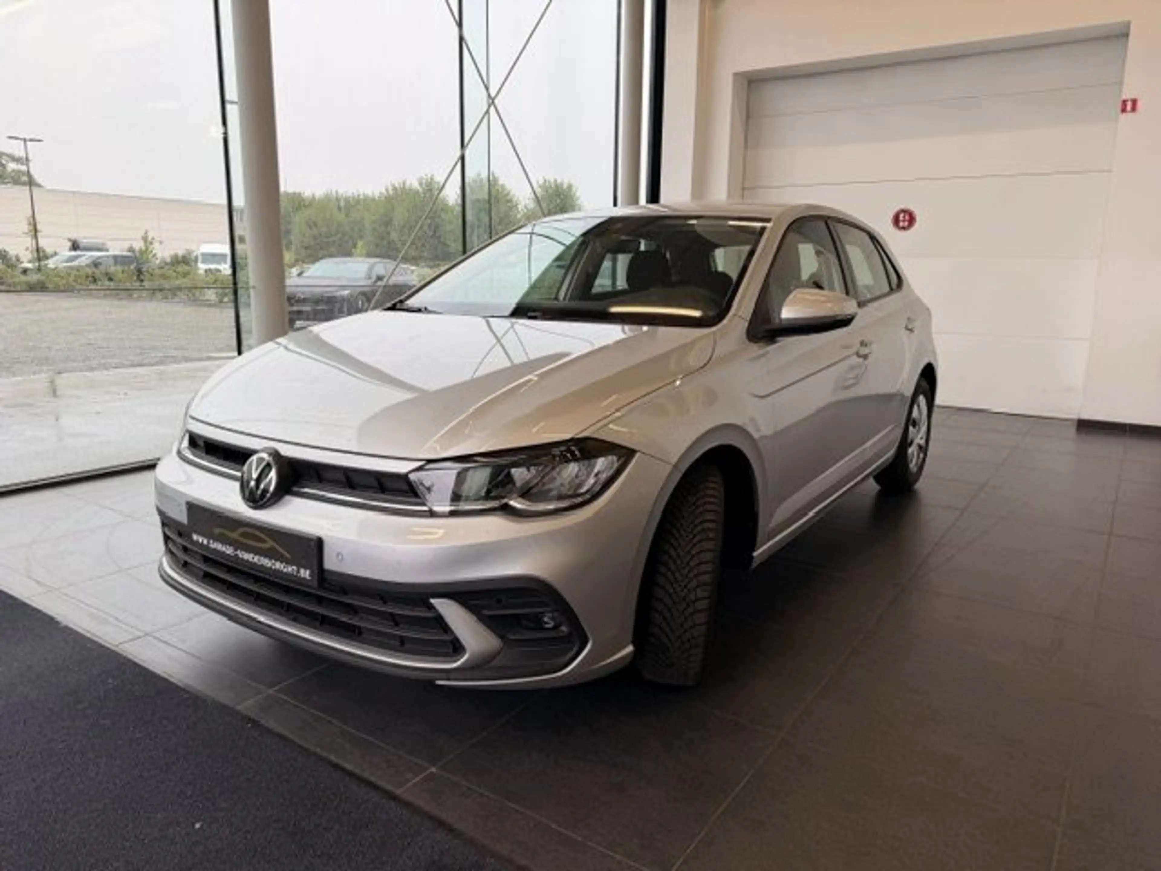 Volkswagen Polo LIFE BENZINE MET SLECHTS 33000KM!!!! — photo 3