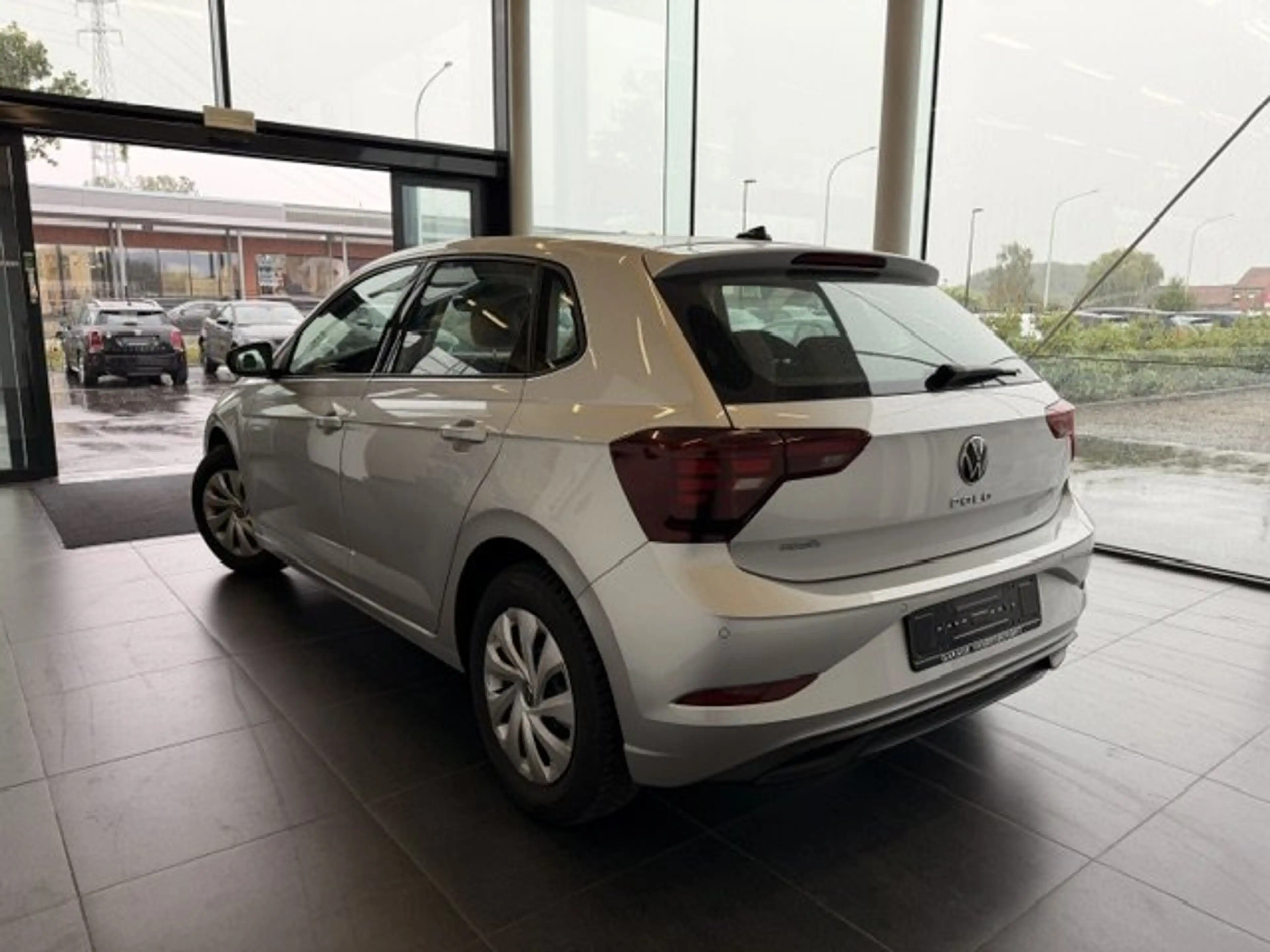 Volkswagen Polo LIFE BENZINE MET SLECHTS 33000KM!!!! — photo 4