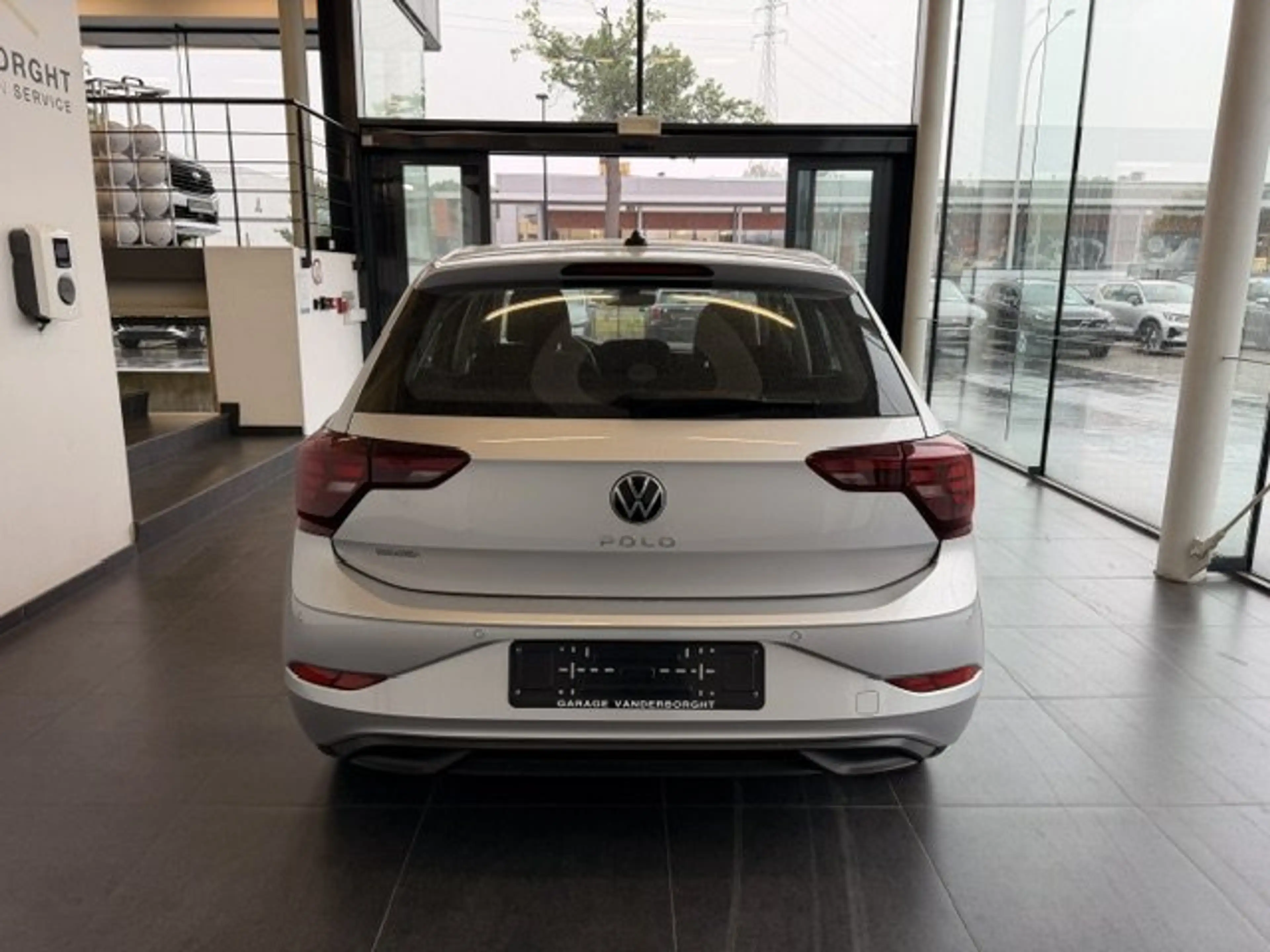 Volkswagen Polo LIFE BENZINE MET SLECHTS 33000KM!!!! — photo 5