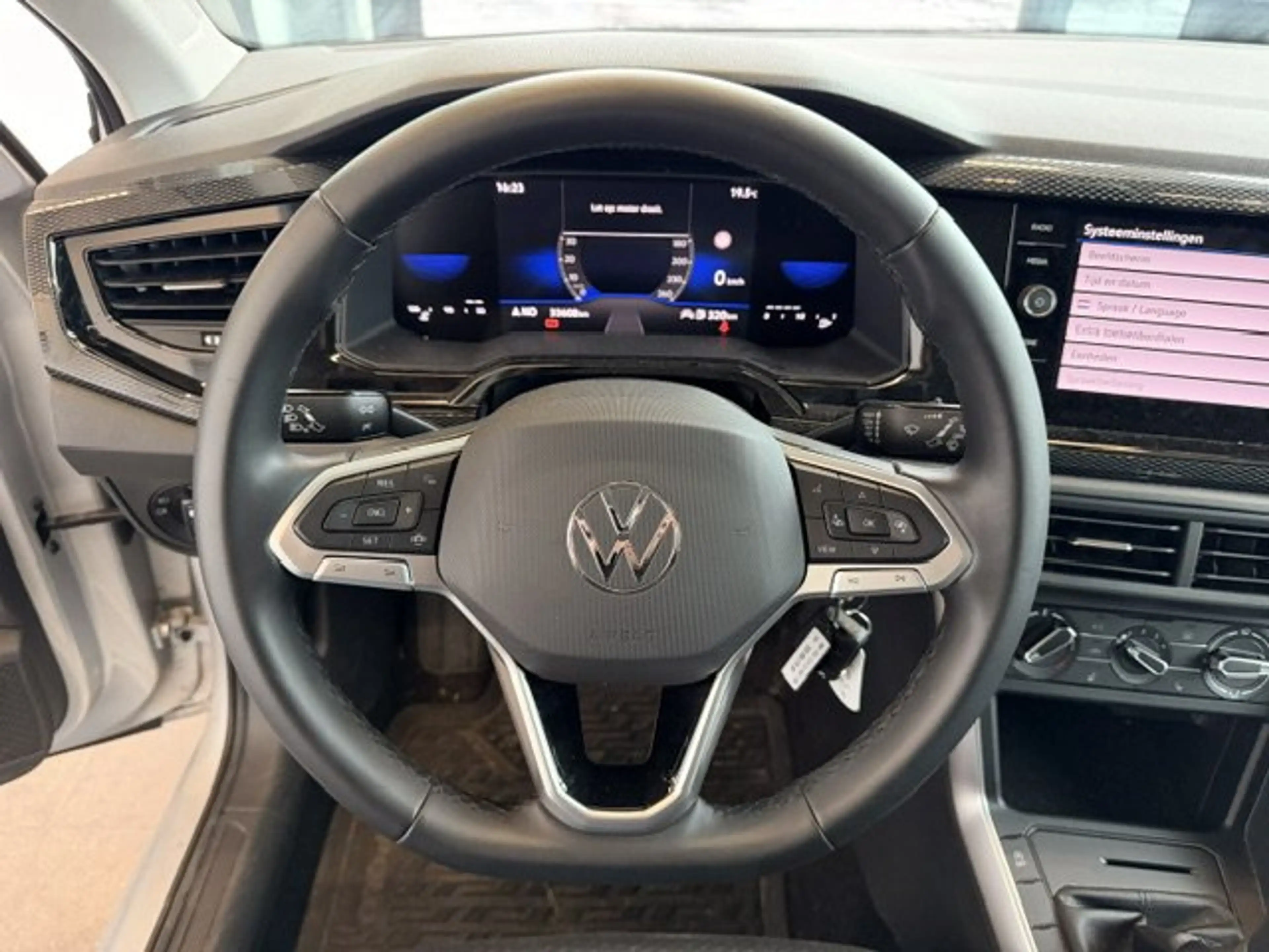Volkswagen Polo LIFE BENZINE MET SLECHTS 33000KM!!!! — photo 11