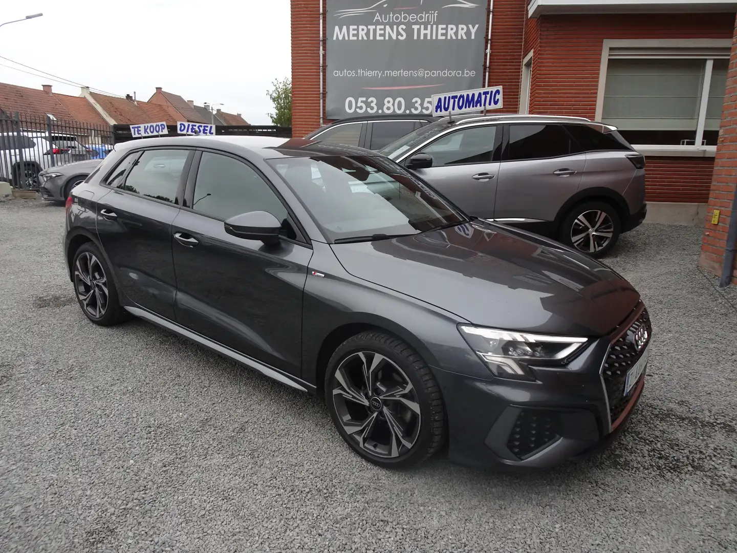 Audi A3 sportback s-line S-tronic model 2024 Gris - 2