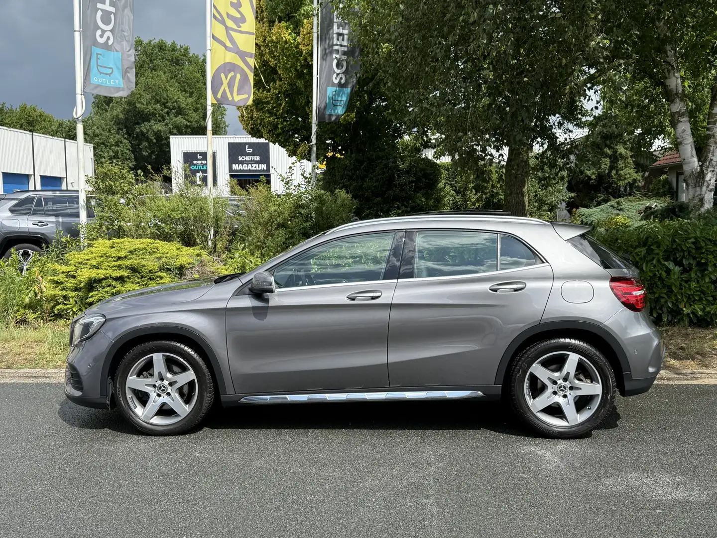 Mercedes-Benz GLA 250 AMG 211PK Automaat•Pano•Trekhaak Grijs - 2