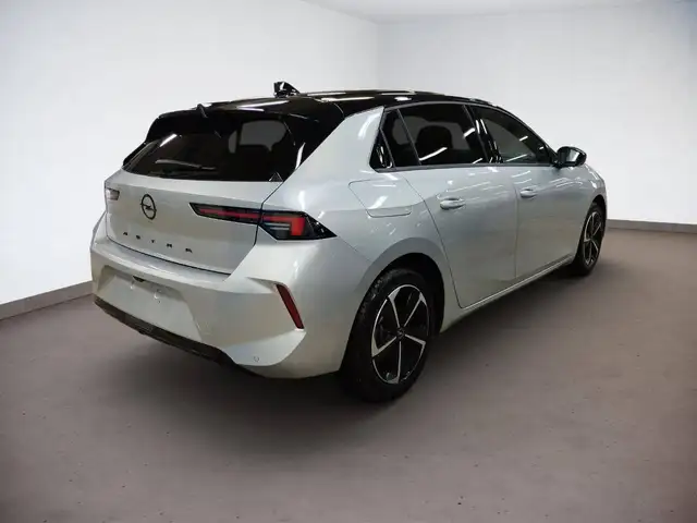 Opel Astra view 8