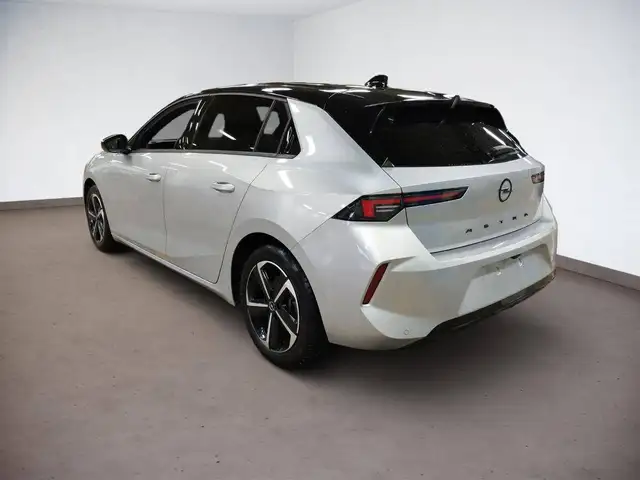 Opel Astra view 3