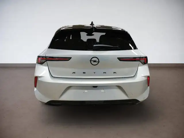 Opel Astra view 5