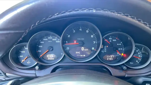 Porsche 911 view 12