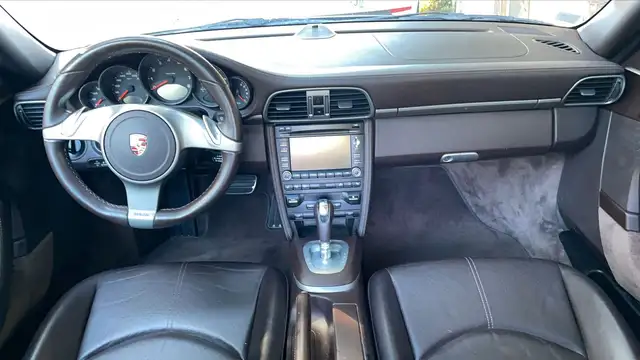 Porsche 911 view 11
