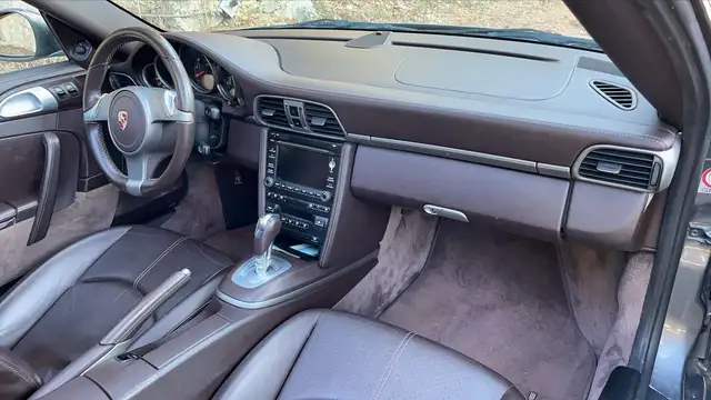 Porsche 911 view 10