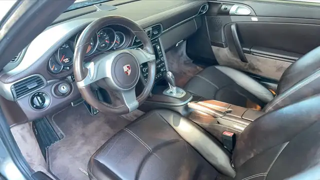 Porsche 911 view 8