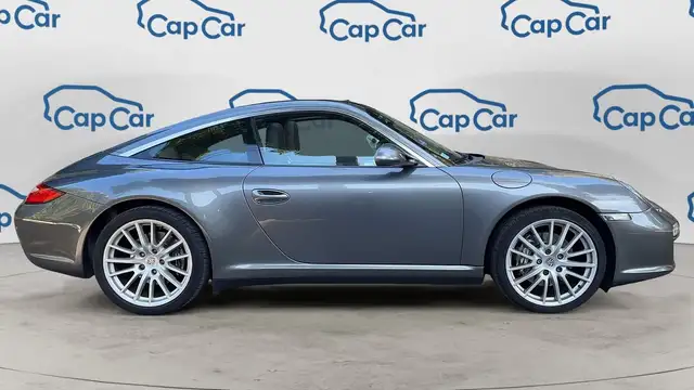 Porsche 911 view 4