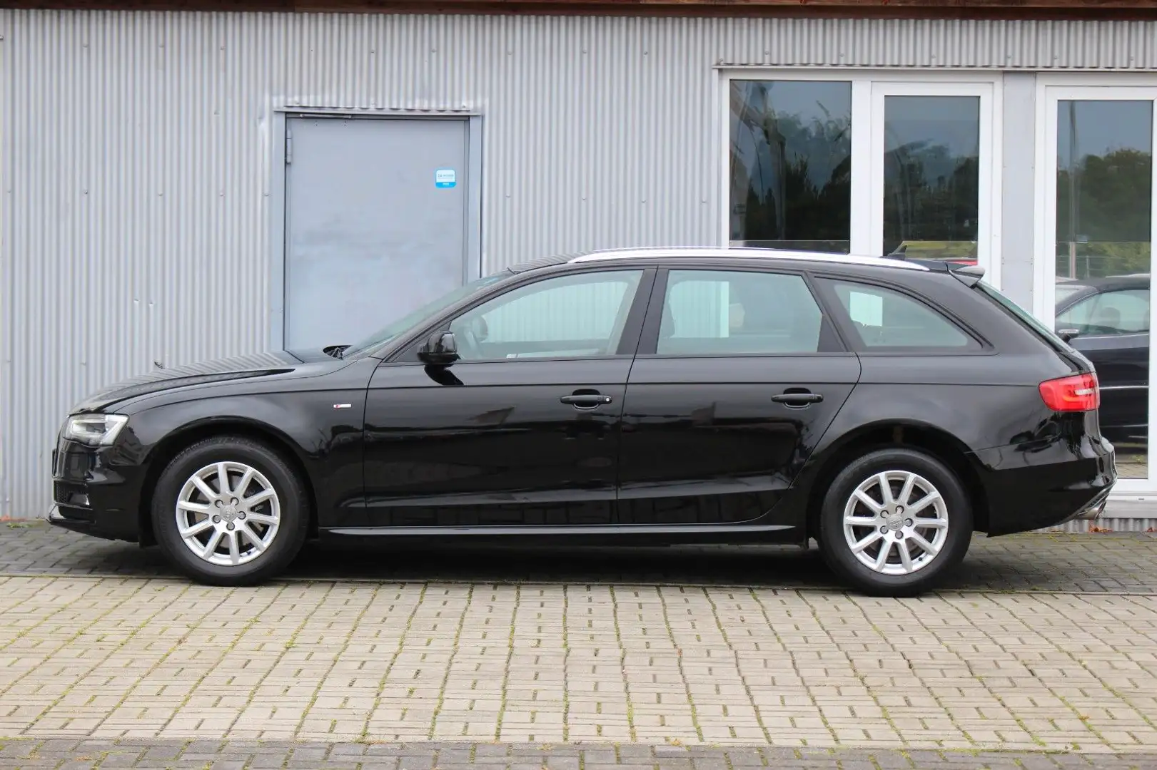Audi A4 Avant S-Line Attraction 2.0 TDI Navi+Bi-Xenon Schwarz - 2