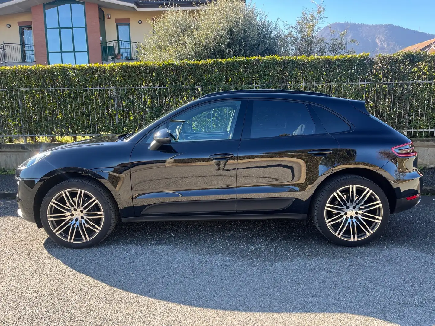 Porsche Macan 2.0 BENZINA 252 CV NO SUPERBOLLO Nero - 2