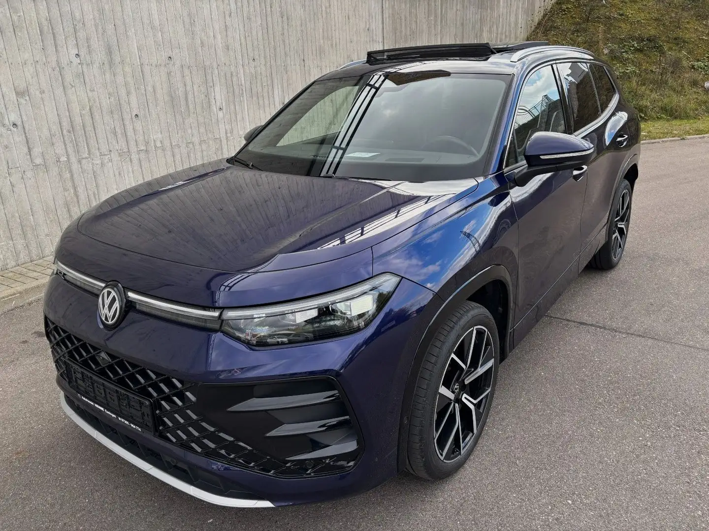 Volkswagen Tayron 2.0 TDI 4M R-Line Pan HuD Leder 20" 360 Mauve - 2