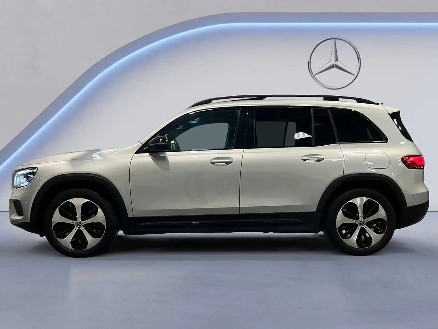 Mercedes-Benz GLB 200 Zilver - 2