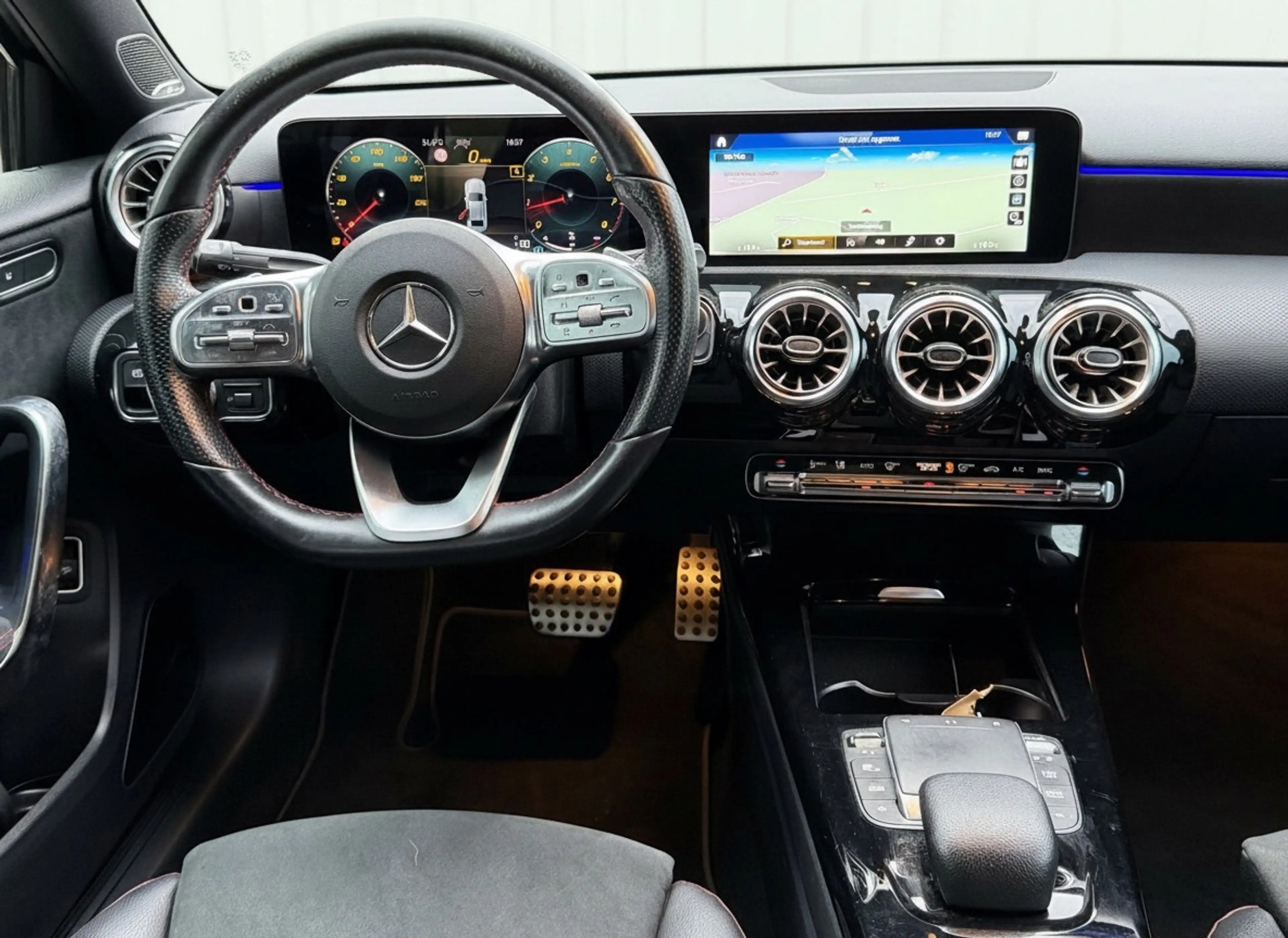 Mercedes-Benz A 200 Business Solution AMG, burmester, achteruitrijcame — photo 28