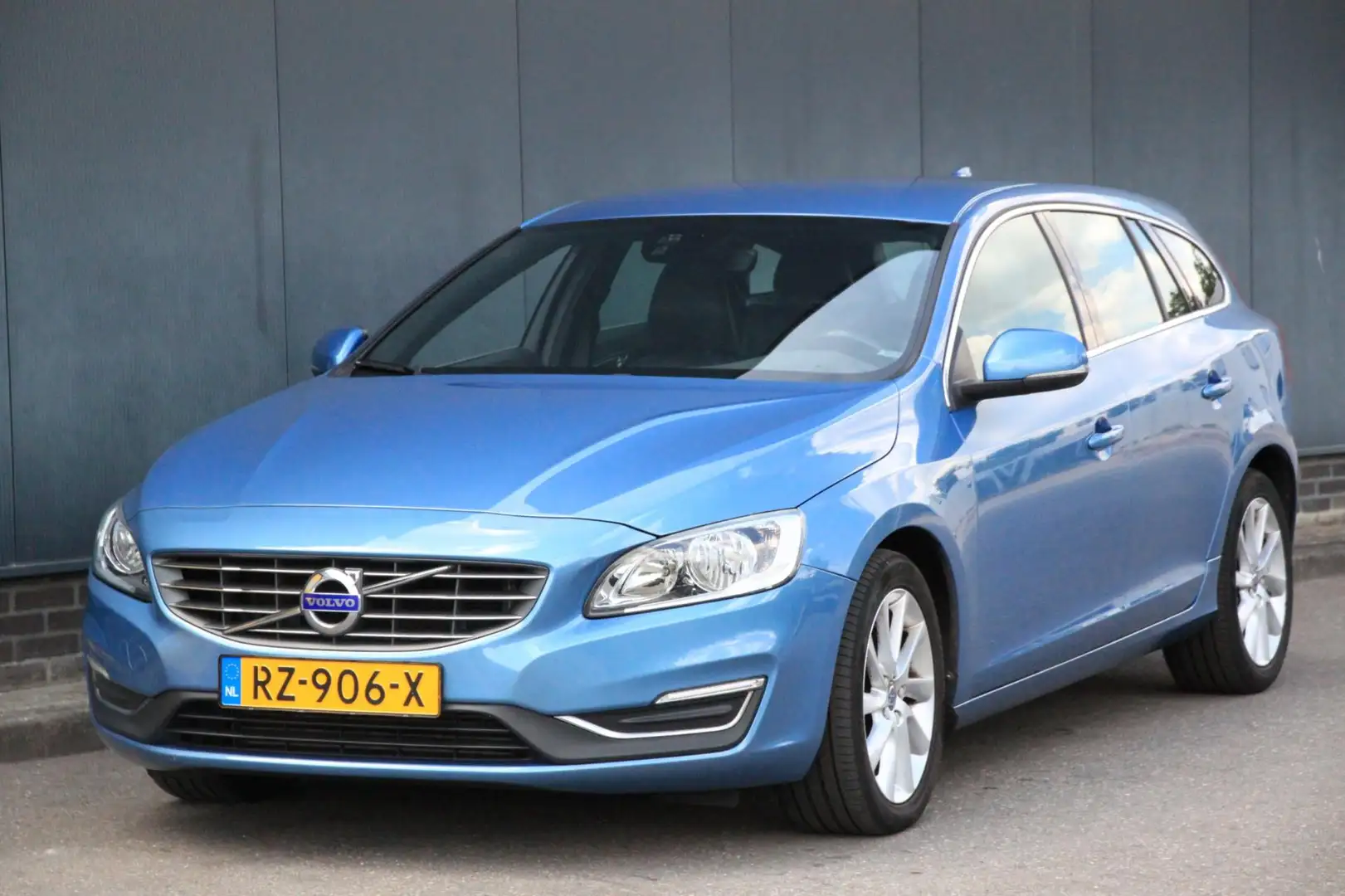 Volvo V60 2.0 D3 Summum Leer/Navigatie/Parkeersensor/Trekhaa Bleu - 2