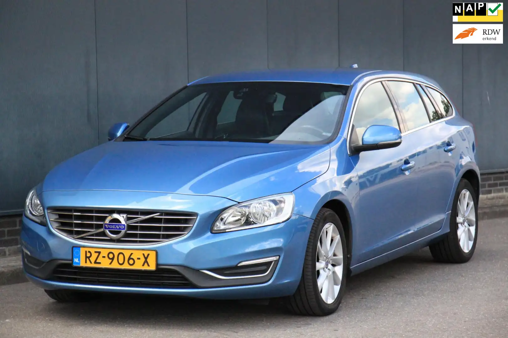 Volvo V60 2.0 D3 Summum Leer/Navigatie/Parkeersensor/Trekhaa Bleu - 1
