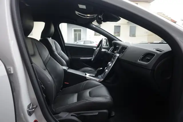 Volvo V60 view 12