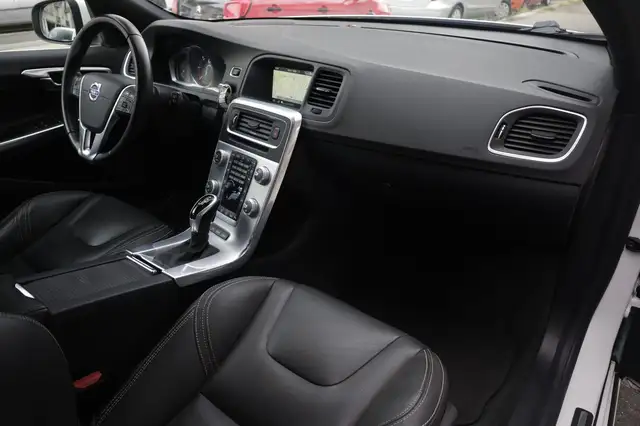 Volvo V60 view 10