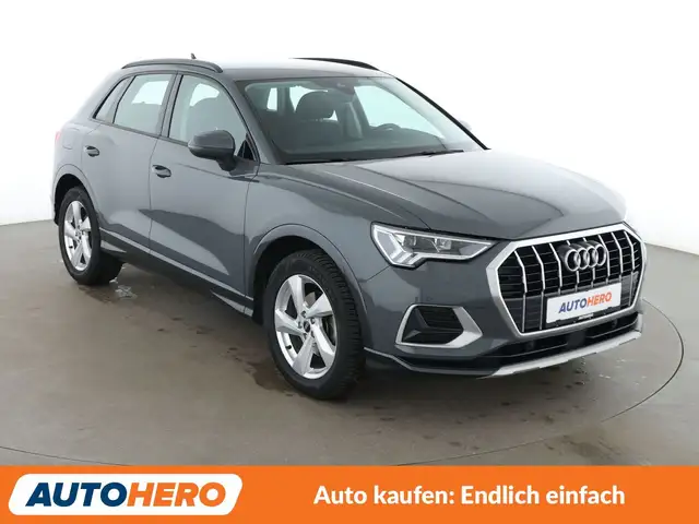 Audi Q3 view 8