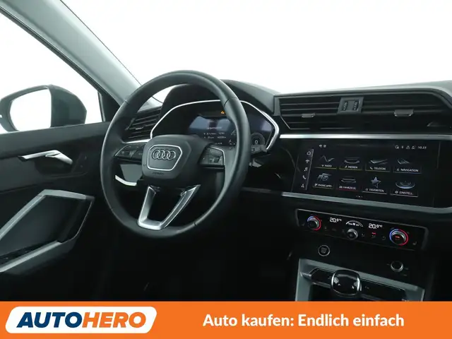 Audi Q3 view 13