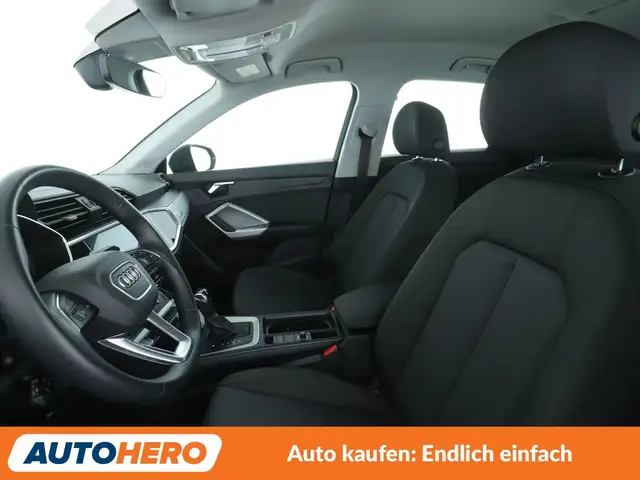 Audi Q3 view 10