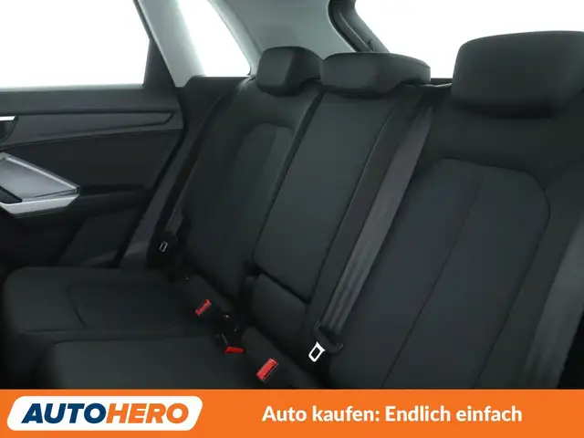 Audi Q3 view 14