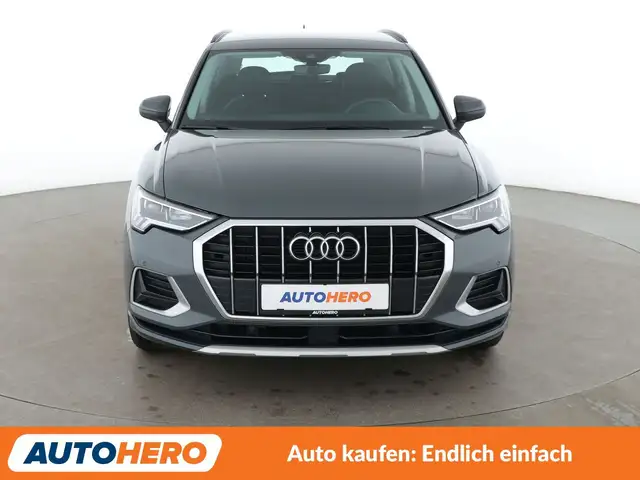 Audi Q3 view 9
